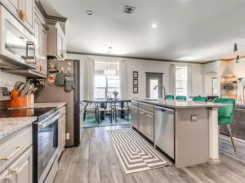 Kitchen - 19790 E Robinson St, Norman, OK 73026 photo 4 of 7