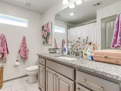 Bath - 19790 E Robinson St, Norman, OK 73026 photo 3 of 7
