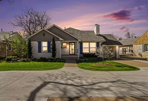 1712 Windsor Pl, Nichols Hills, OK 73116