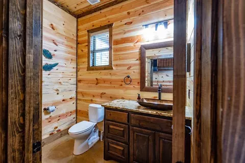 Bath - 317 Sugar Pine Loop, Broken Bow, OK 74728 photo 5 of 9