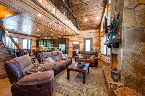Living - 317 Sugar Pine Loop, Broken Bow, OK 74728 photo 2 of 3
