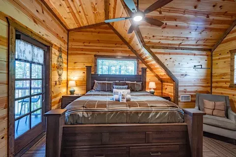 Bedroom - 317 Sugar Pine Loop, Broken Bow, OK 74728 photo 6 of 7