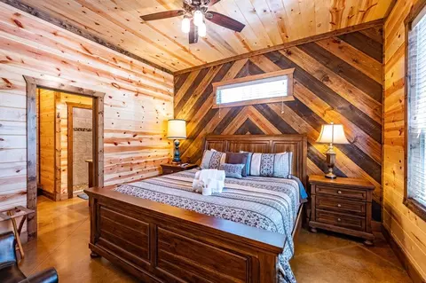 Bedroom - 317 Sugar Pine Loop, Broken Bow, OK 74728 photo 5 of 7