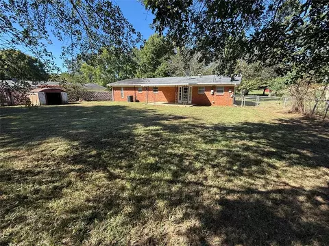Exterior - 707 S Mcclure St, Broken Bow, OK 74728 photo 5 of 14