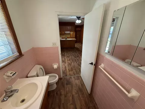 Bath - 707 S Mcclure St, Broken Bow, OK 74728 photo 6 of 6