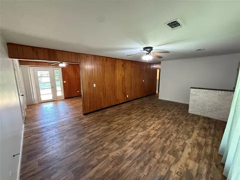 Living - 707 S Mcclure St, Broken Bow, OK 74728 photo 2 of 4