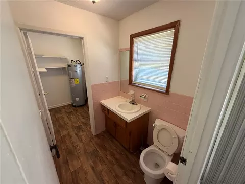 Bath - 707 S Mcclure St, Broken Bow, OK 74728 photo 5 of 6
