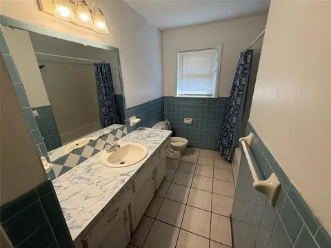 Bath - 707 S Mcclure St, Broken Bow, OK 74728 photo 1 of 6