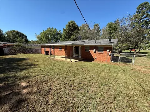 Exterior - 707 S Mcclure St, Broken Bow, OK 74728 photo 9 of 14