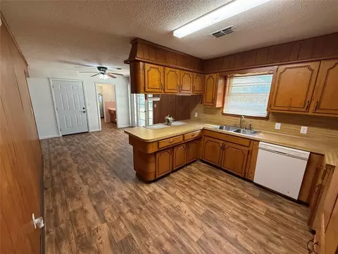 Kitchen - 707 S Mcclure St, Broken Bow, OK 74728 photo 3 of 3