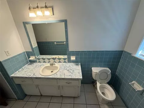Bath - 707 S Mcclure St, Broken Bow, OK 74728 photo 4 of 6