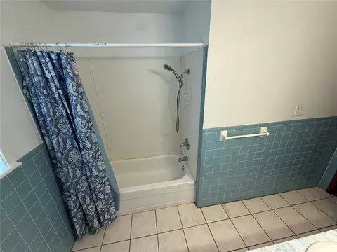 Bath - 707 S Mcclure St, Broken Bow, OK 74728 photo 3 of 6