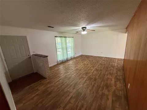Living - 707 S Mcclure St, Broken Bow, OK 74728 photo 3 of 4