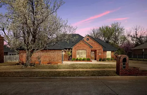 739 Kingsgate Rd, Yukon, OK 73099