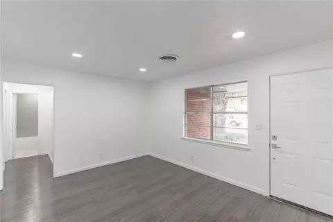 Living - 337 Garrison Dr, Norman, OK 73069 photo 2 of 3