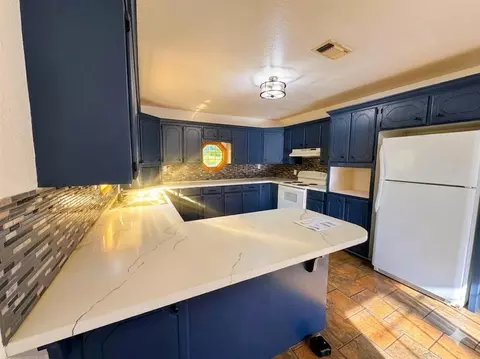 Kitchen - 106 Tranquil Ln, Broken Bow, OK 74728 photo 2 of 3