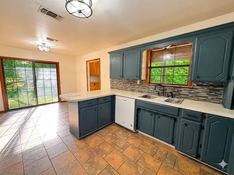 Kitchen - 106 Tranquil Ln, Broken Bow, OK 74728 photo 3 of 3