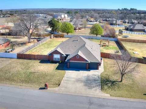 298 Hillside Dr, Harrah, OK 73045