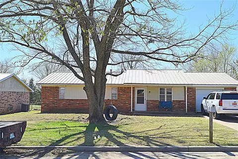 612 Nichols Ave, Tecumseh, OK 74873