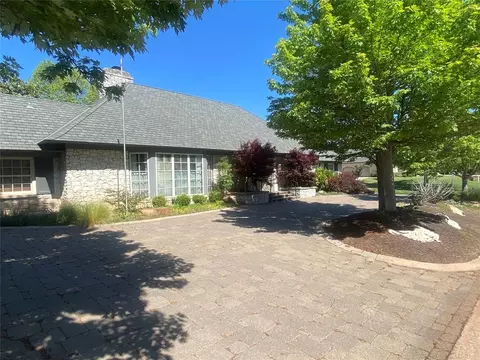 6815 N Country Club Dr, Oklahoma City, OK 73116