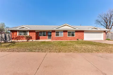 1605 S Broadway Ave, Moore, OK 73160
