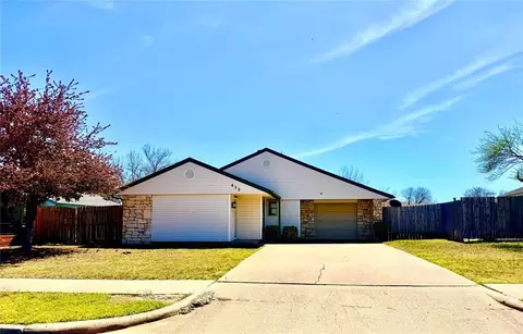 832 SE 14th St, Moore, OK 73160