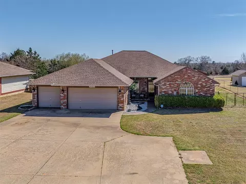 29353 Oklahoma St, Harrah, OK 73045