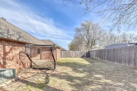 Exterior - 10 Westend Ct, Tuttle, OK 73089 photo 4 of 5