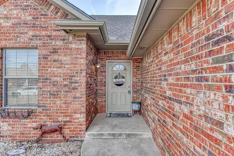 Entry Way - 10 Westend Ct, Tuttle, OK 73089 photo 1 of 2