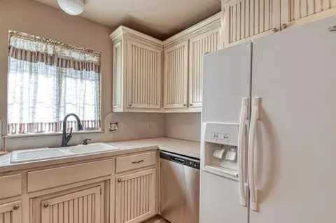Kitchen - 10 Westend Ct, Tuttle, OK 73089 photo 4 of 4