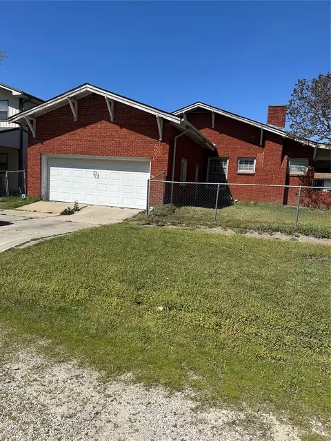 623 E Main St, Holdenville, OK 74848
