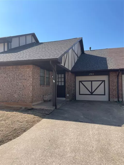 1705 Queens Towne, Midwest City, OK 73130