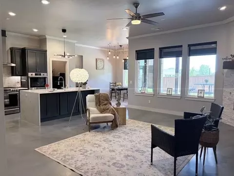 604 Maple Hill Rd, Norman, OK 73069