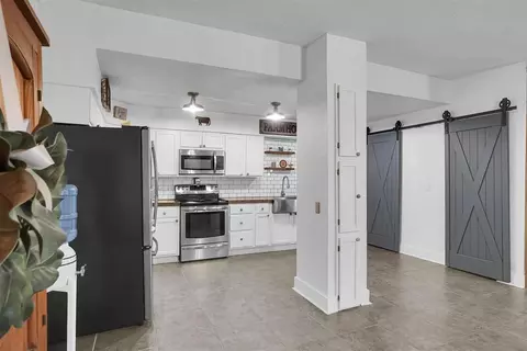 Kitchen - 20449 E County Road 159 Rd, Altus, OK 73521 photo 3 of 6