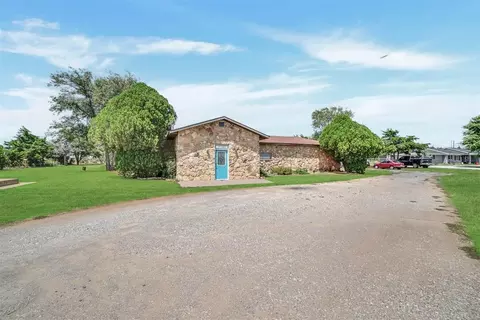 Exterior - 20449 E County Road 159 Rd, Altus, OK 73521 photo 2 of 12