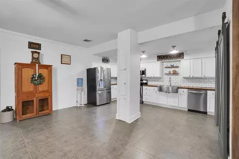 Kitchen - 20449 E County Road 159 Rd, Altus, OK 73521 photo 2 of 6