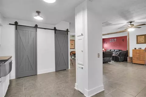 Entry Way - 20449 E County Road 159 Rd, Altus, OK 73521 photo 2 of 2