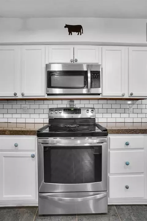 Kitchen - 20449 E County Road 159 Rd, Altus, OK 73521 photo 6 of 6