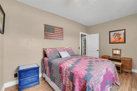 Bedroom - 20449 E County Road 159 Rd, Altus, OK 73521 photo 5 of 5