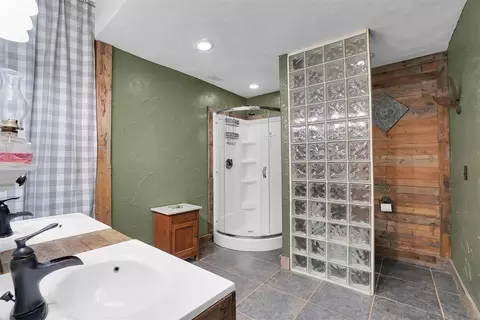 Bath - 20449 E County Road 159 Rd, Altus, OK 73521 photo 2 of 2
