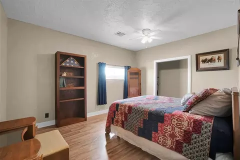 Bedroom - 20449 E County Road 159 Rd, Altus, OK 73521 photo 4 of 5