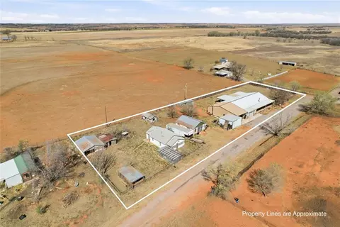 313 N 12th St, Sayre, OK 73662
