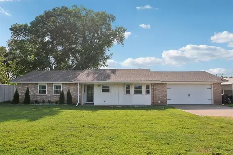 870 S Cemetery Rd, Tuttle, OK 73089