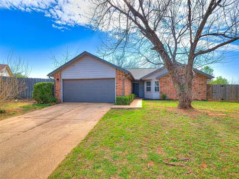 1416 Huntington Dr, Edmond, OK 73012