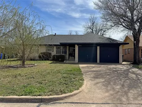 1534 Canterbury St, Norman, OK 73069