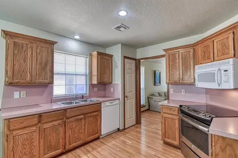 Kitchen - 2817 Brompton Dr, Norman, OK 73072 photo 1 of 4