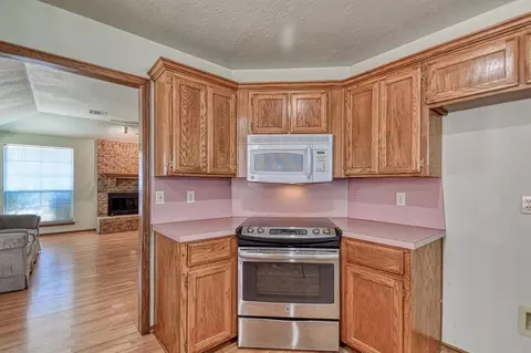 Kitchen - 2817 Brompton Dr, Norman, OK 73072 photo 4 of 4