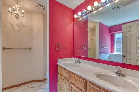 Bath - 2817 Brompton Dr, Norman, OK 73072 photo 1 of 5