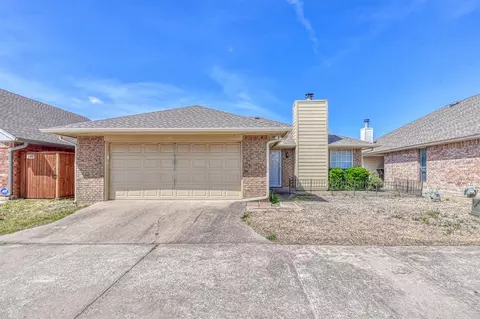Exterior - 2817 Brompton Dr, Norman, OK 73072 photo 5 of 6