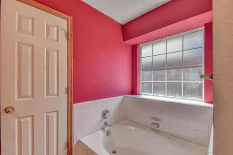 Bath - 2817 Brompton Dr, Norman, OK 73072 photo 2 of 5